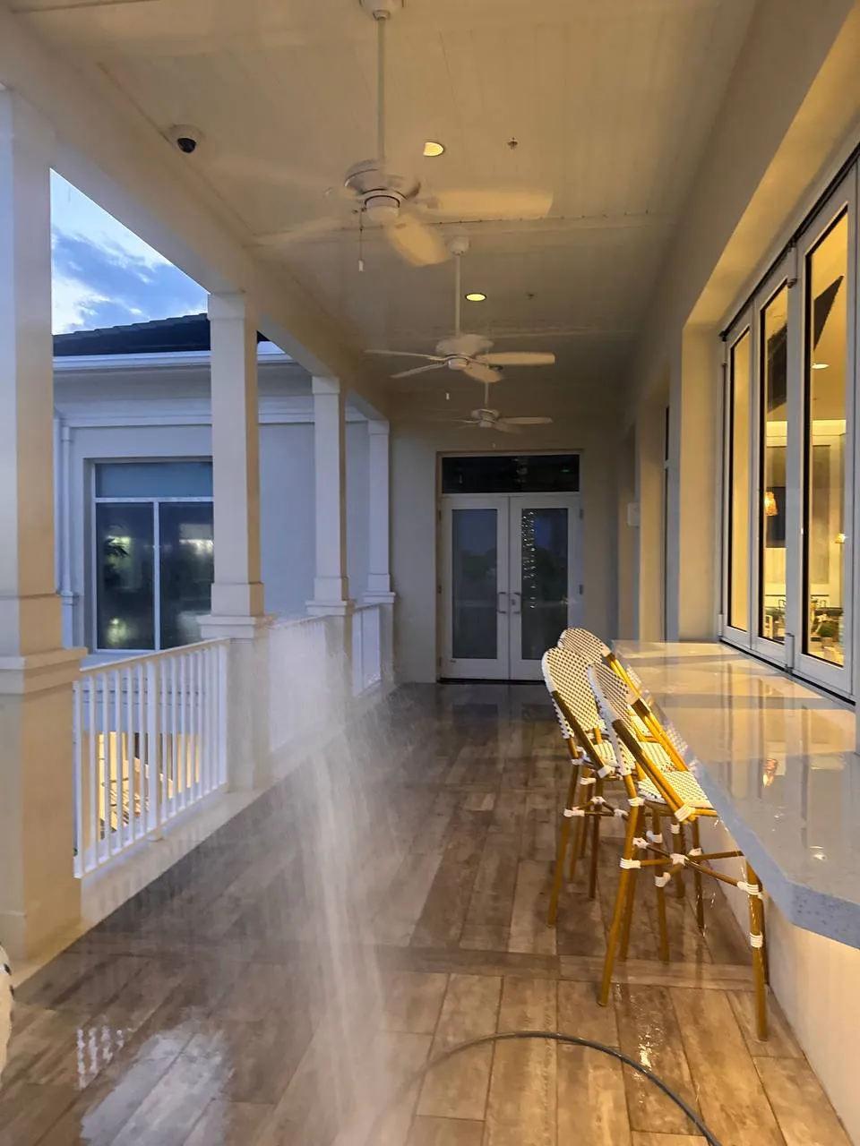 Golf clubhouse roof and building soft wash