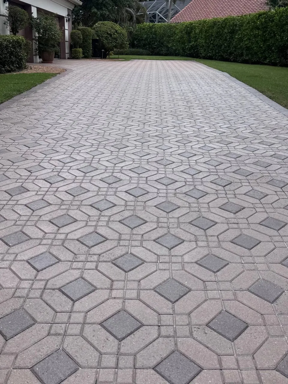 Octagon pattern paver driveway