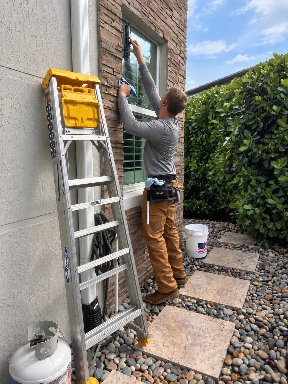 Window cleaning in Avenir, Palm Beach Gardens